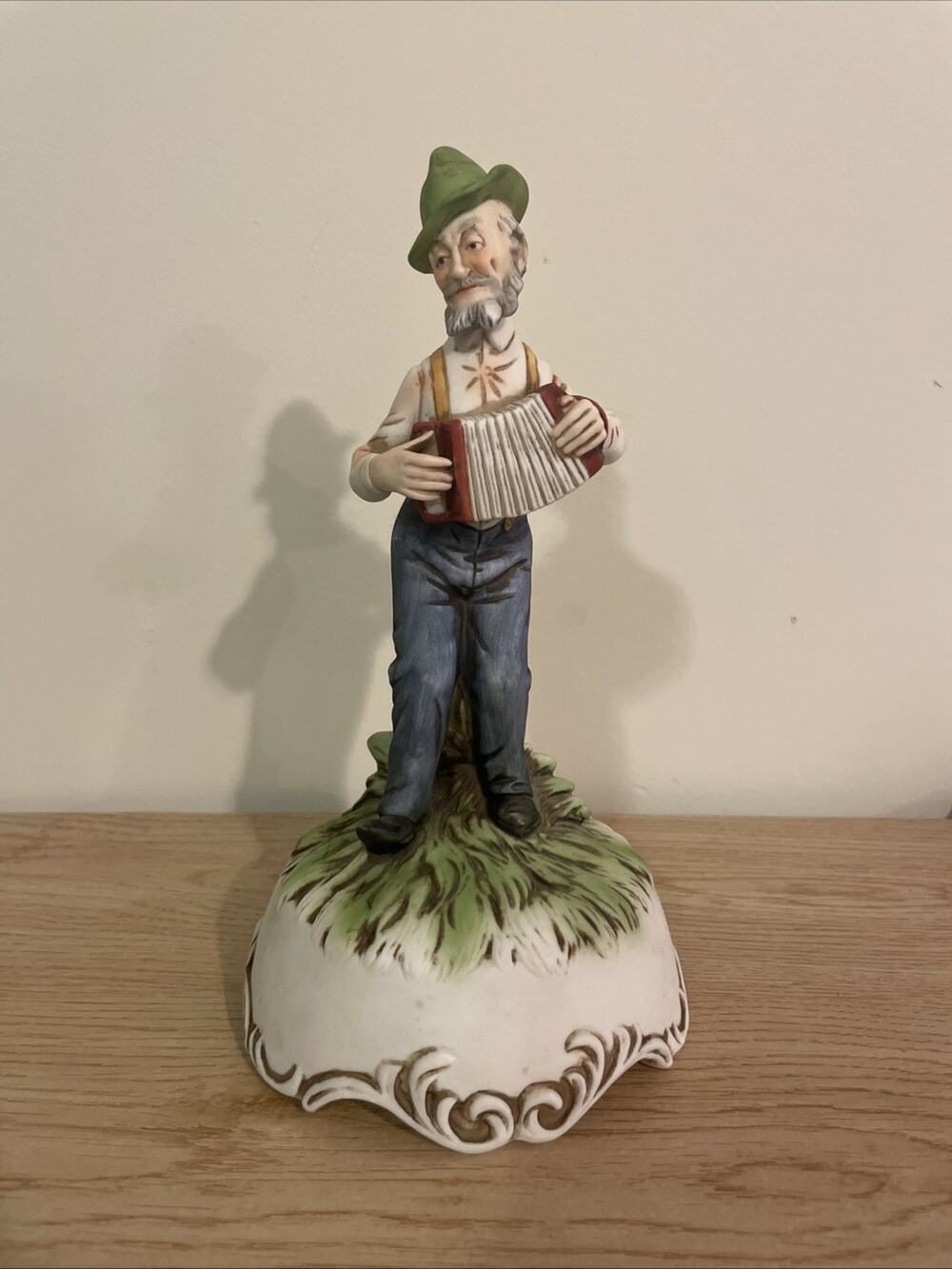 VTG 8.5” Berman & Anderson Taiwan Elder Man Folk Accordion Player Figurine READ